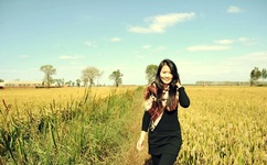 啦啦啦韩国MV男的女的唱的